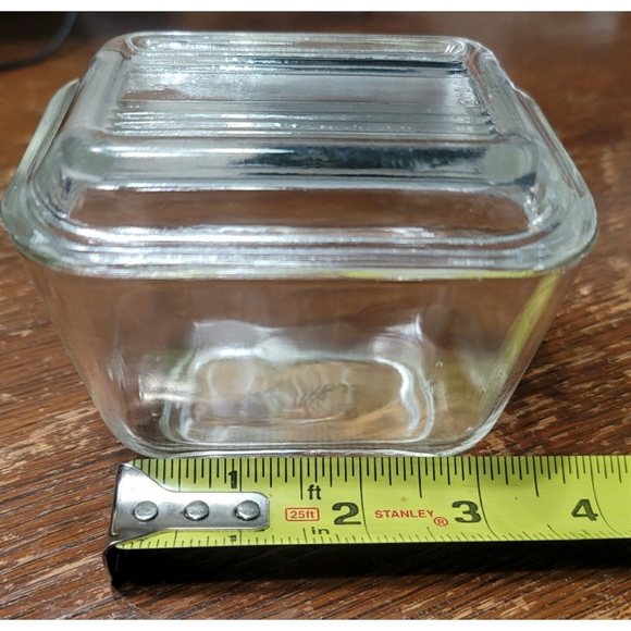 Vintage Pyrex 501-B Small Glass Storage Container With Lid - Picture 5 of 7